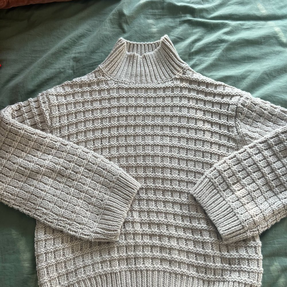 H&M Beige Oversized mockneck Sweater